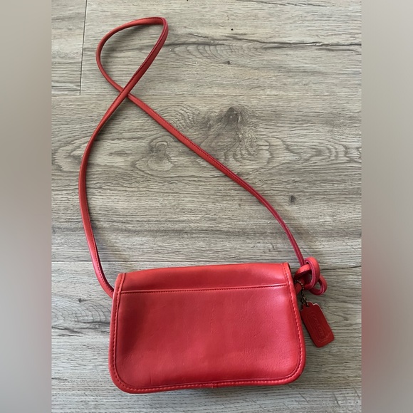 Coach Vibrant Red Leather Bag, vintage like new, perfect cross body size. - Picture 2 of 4